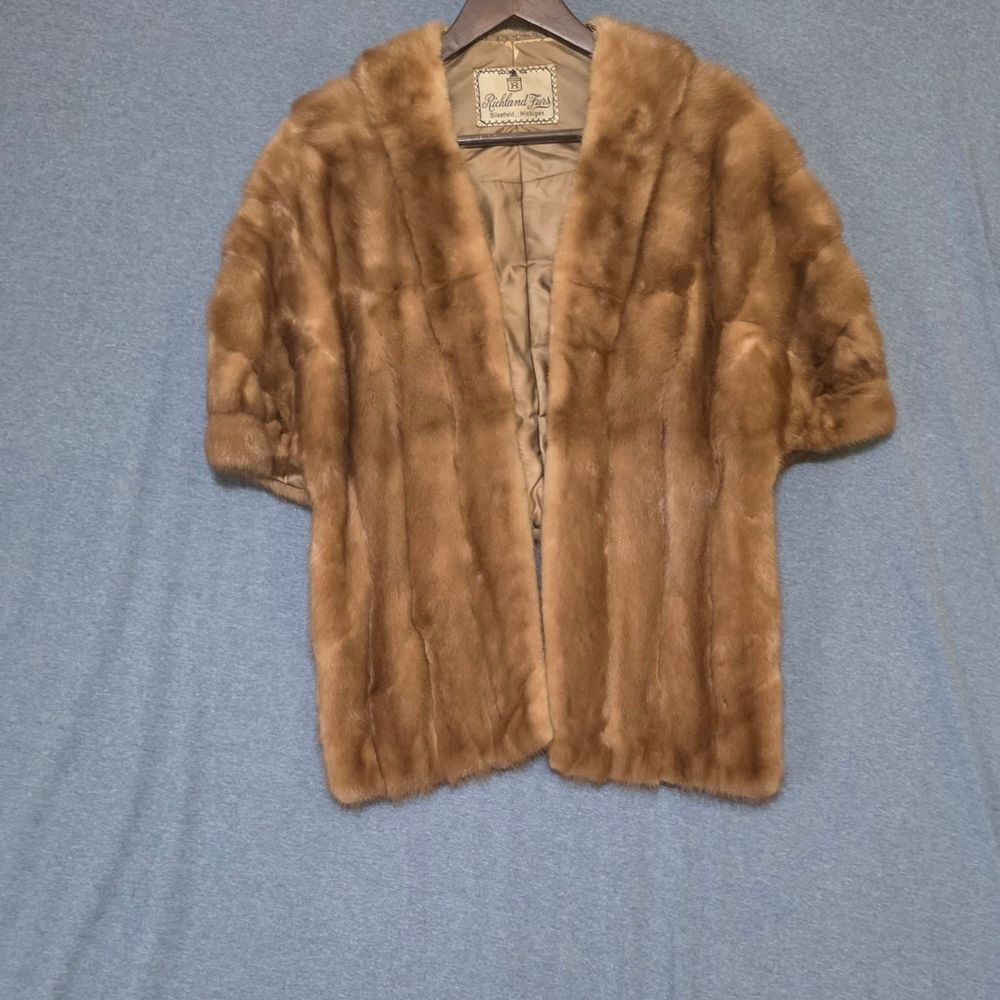 Richland Furs Blissfield, MI Short-Sleeve Fur Coat in Warm Brown